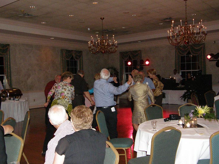 Johnny Bob Lester & quite a show out on the dance floor!